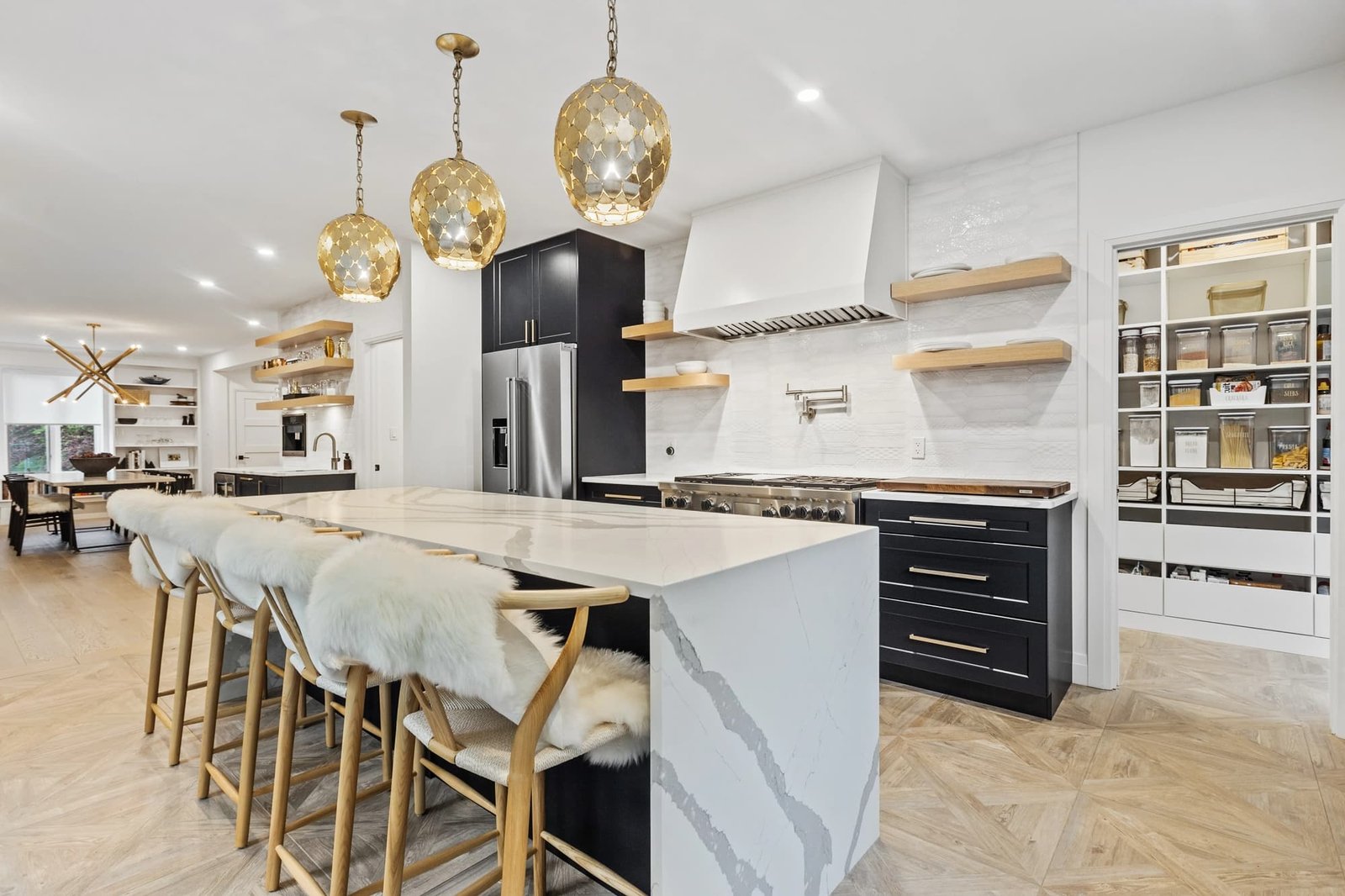 What is quartz counter made of​