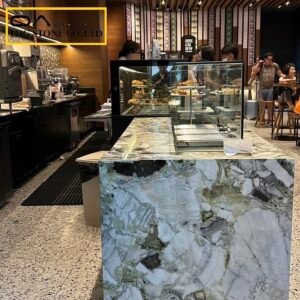 why is connemara marble green