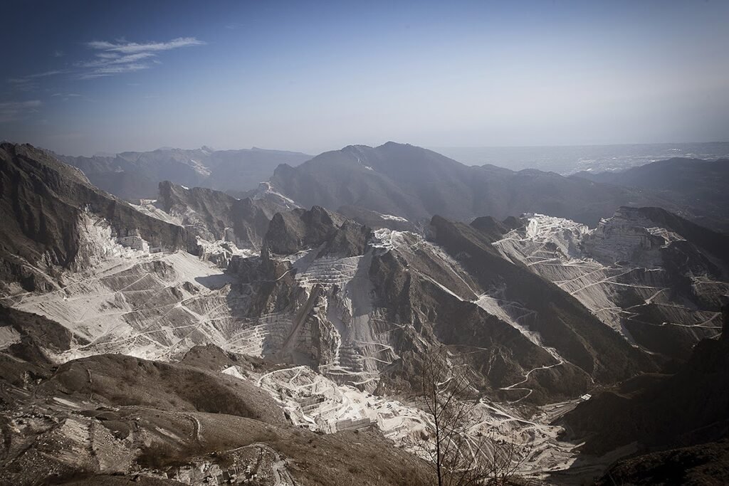 where does marble come from in Italy