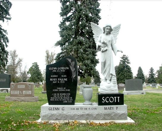monument vs memorial