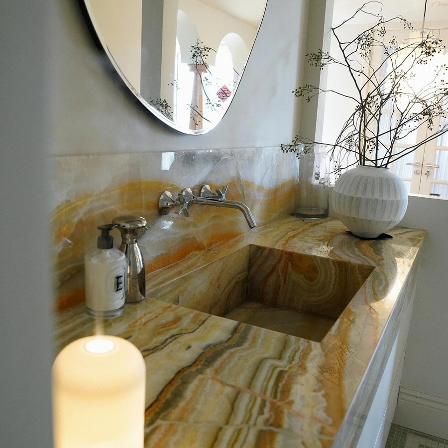 Onyx tiramisu countertop