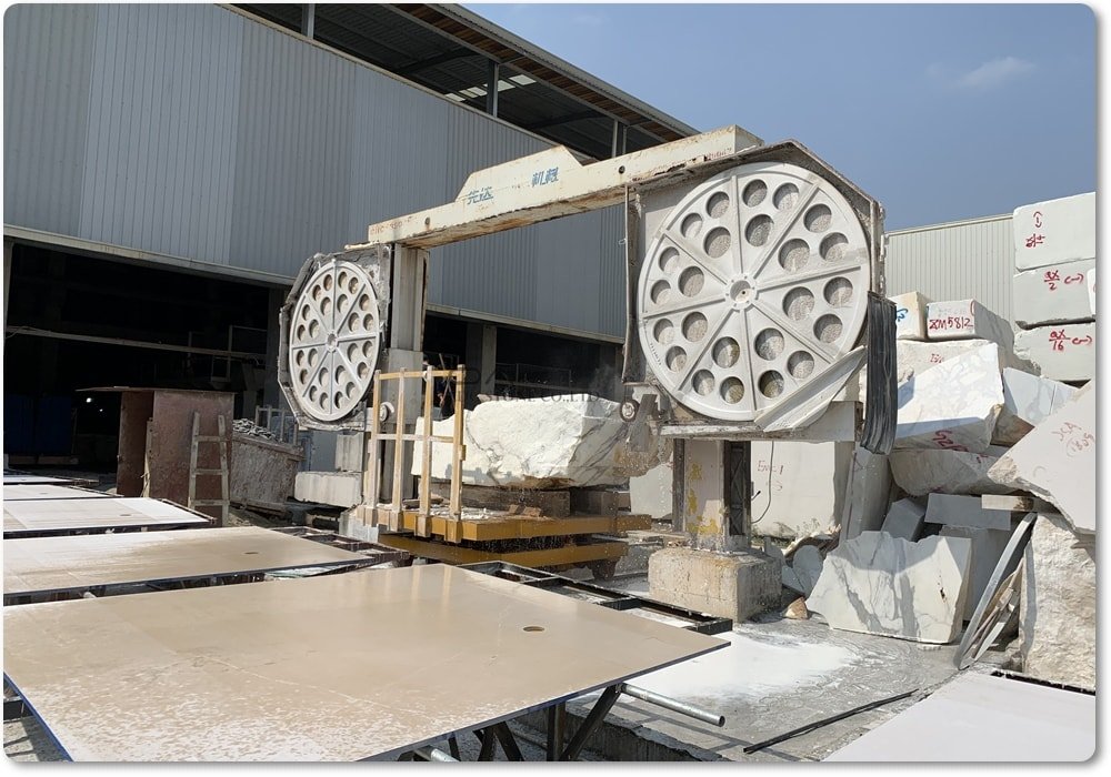 calacatta marble block identification