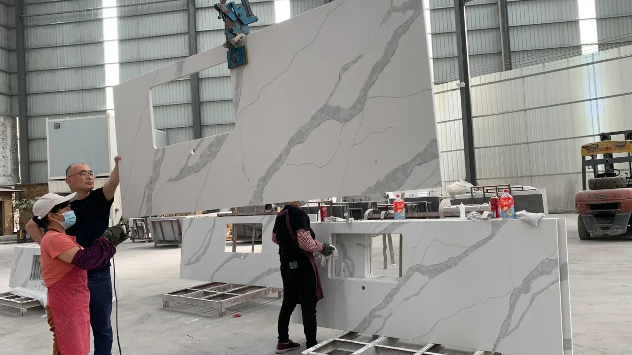 White calacatta quartz kitchen