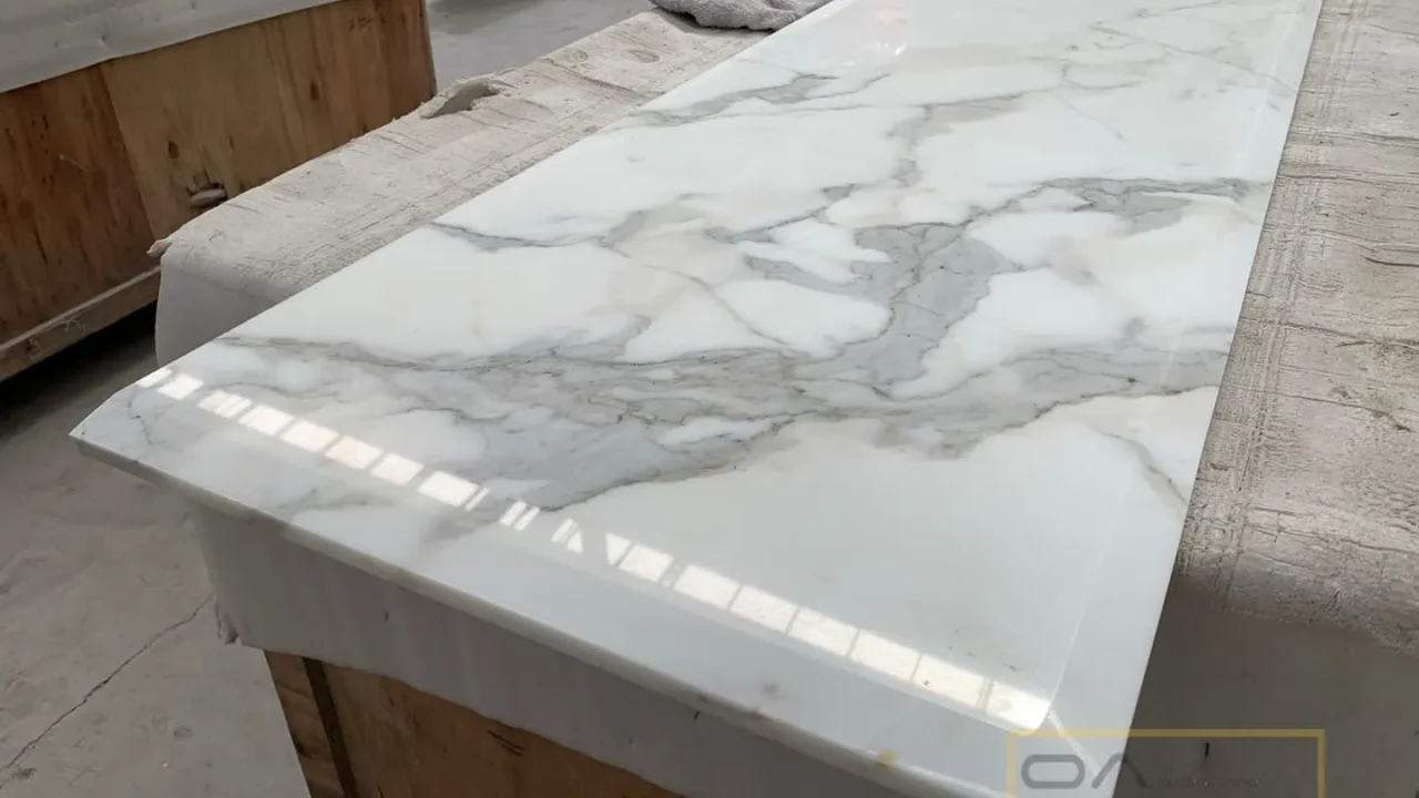 calacatta borghini marble table